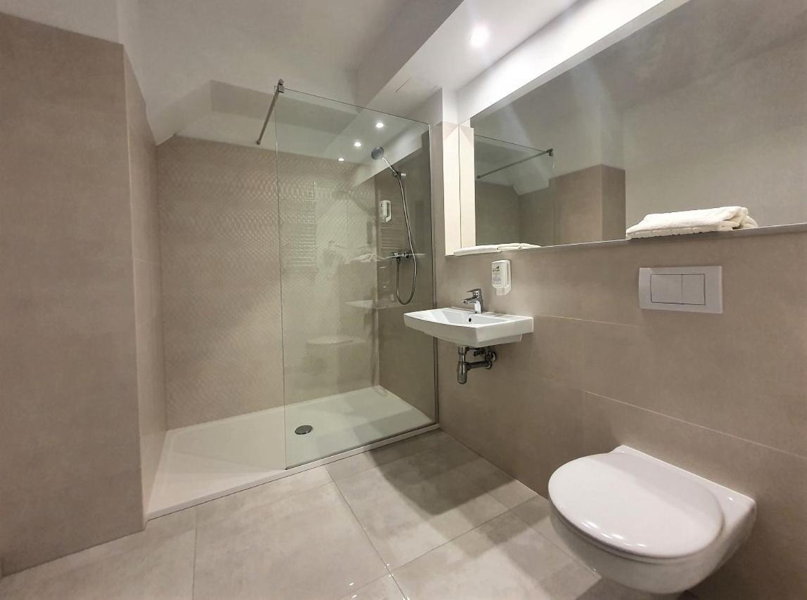 Green Garden Hotel Рашин Екстер'єр фото